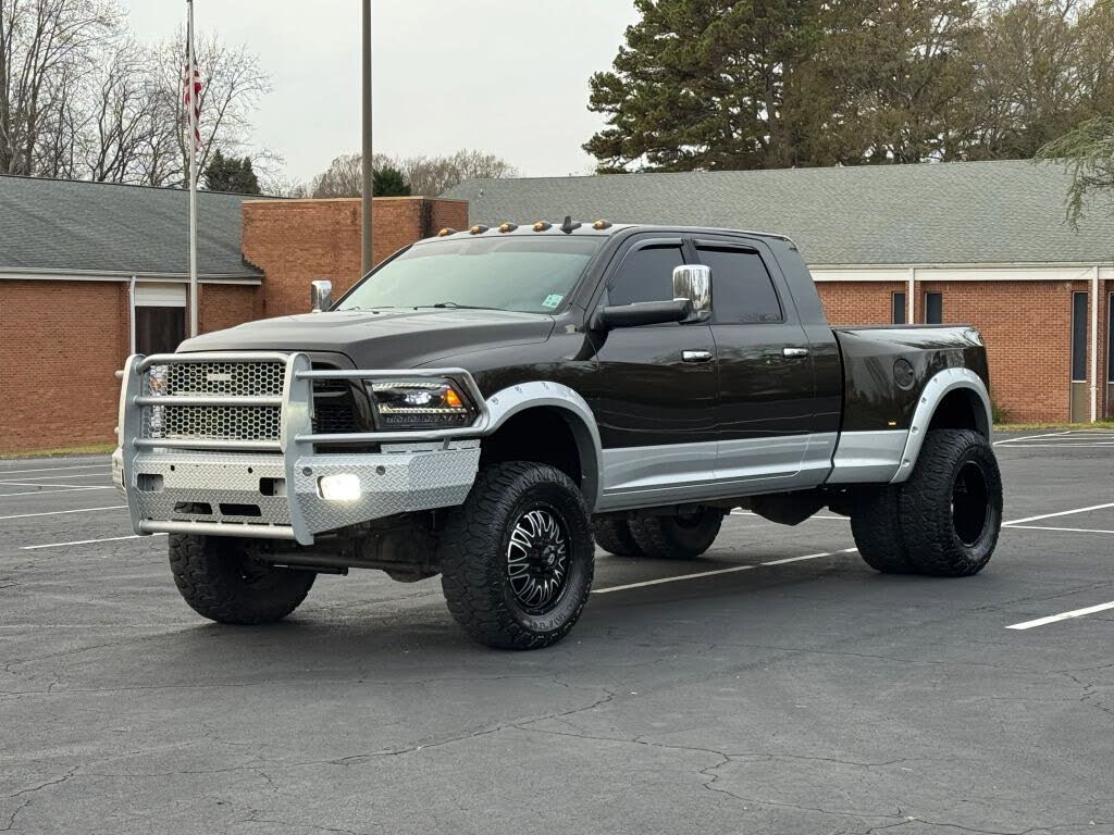 2014 RAM 3500 Laramie Mega Cab DRW 4WD