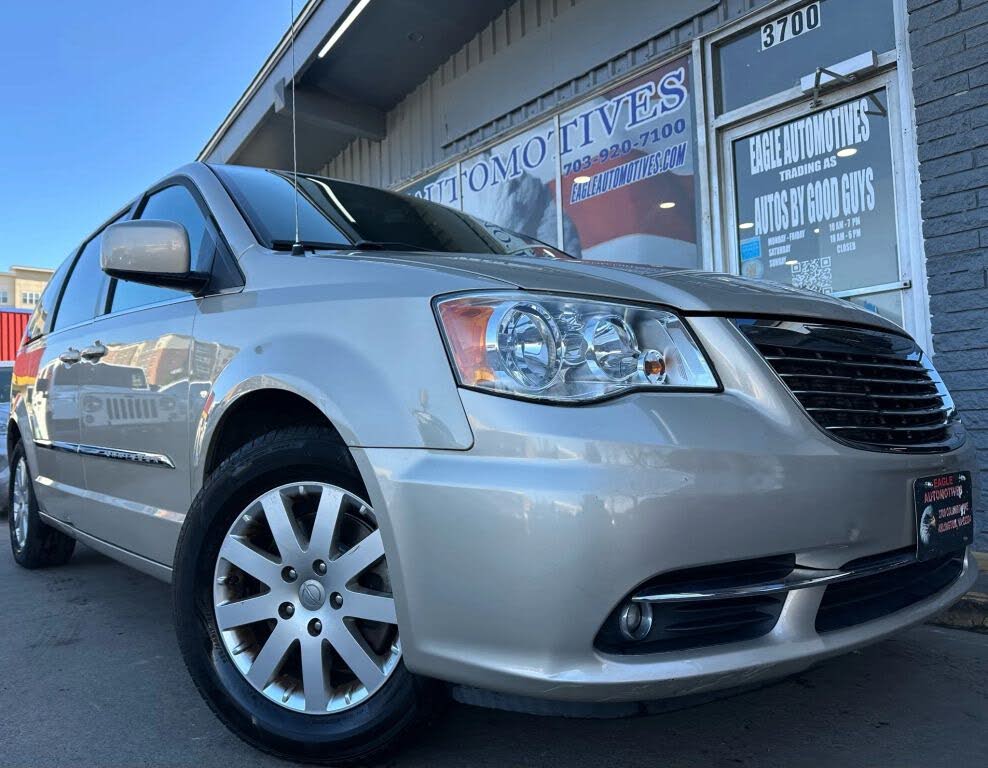 2016 Chrysler Town & Country Touring FWD