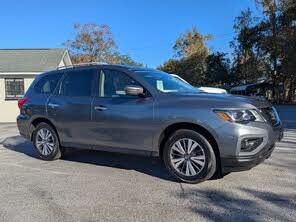 Nissan Pathfinder SV 4WD