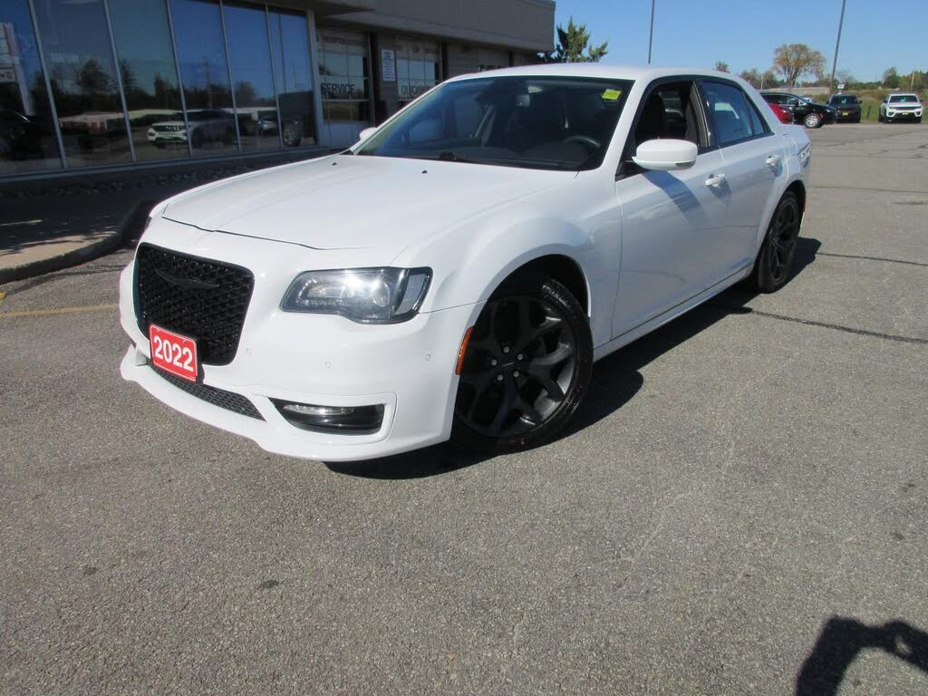 2022 Chrysler 300 Touring L RWD