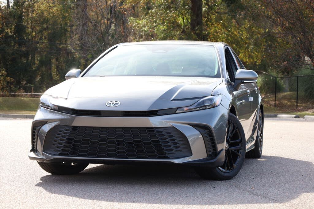 2026 Toyota Camry SE FWD