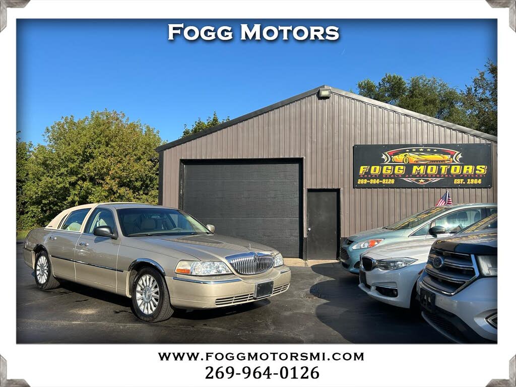 2004 Lincoln Town Car Signature