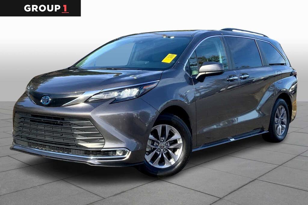 2024 Toyota Sienna XLE 7-Passenger FWD