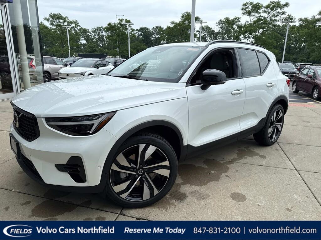 2025 Volvo XC40 B5 Ultra Dark Theme AWD