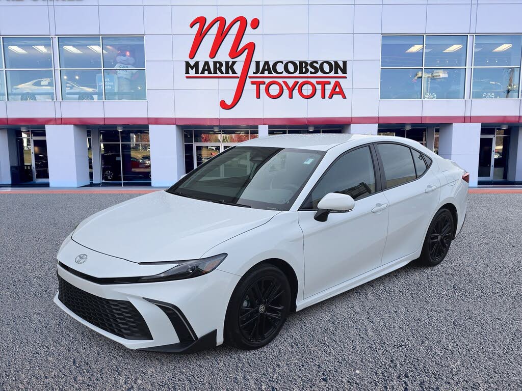 2025 Toyota Camry SE FWD