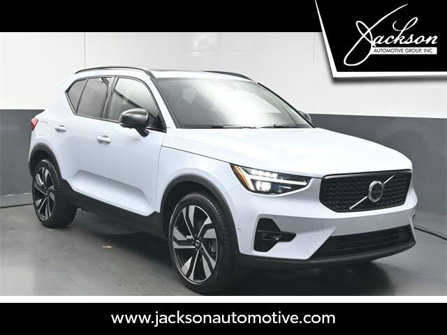 2025 Volvo XC40 B5 Plus Dark Theme AWD