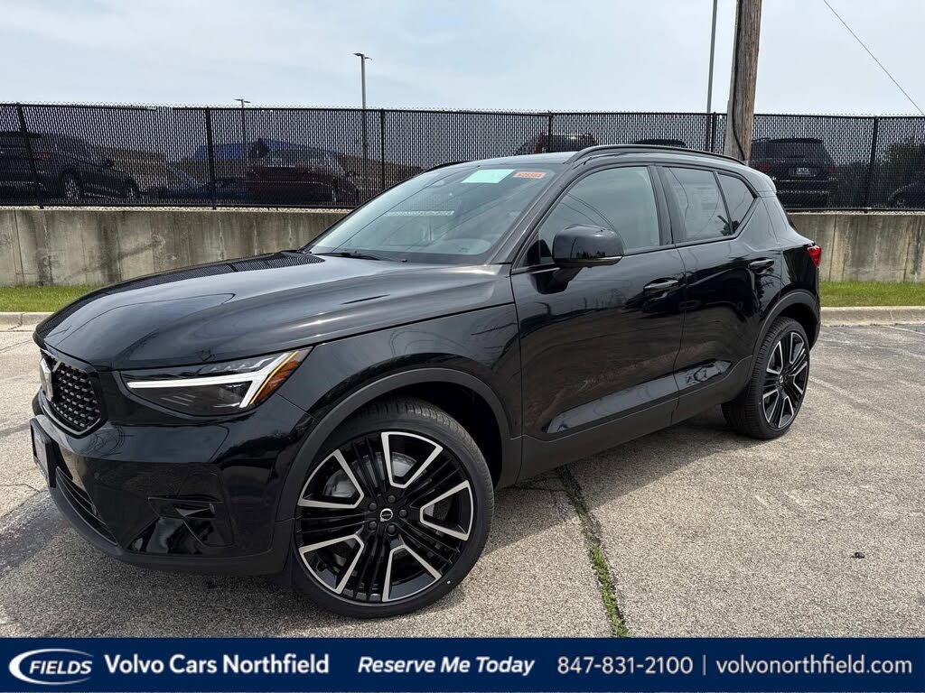 2025 Volvo XC40 B5 Ultra Dark Theme AWD