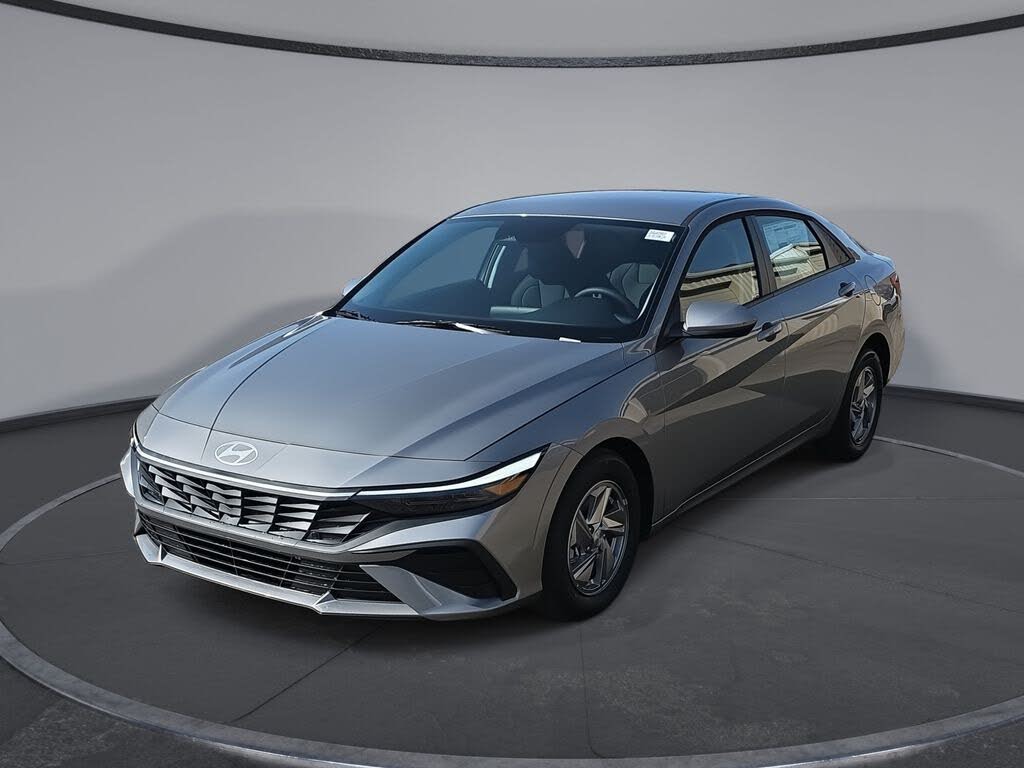 2026 Hyundai Elantra SE FWD