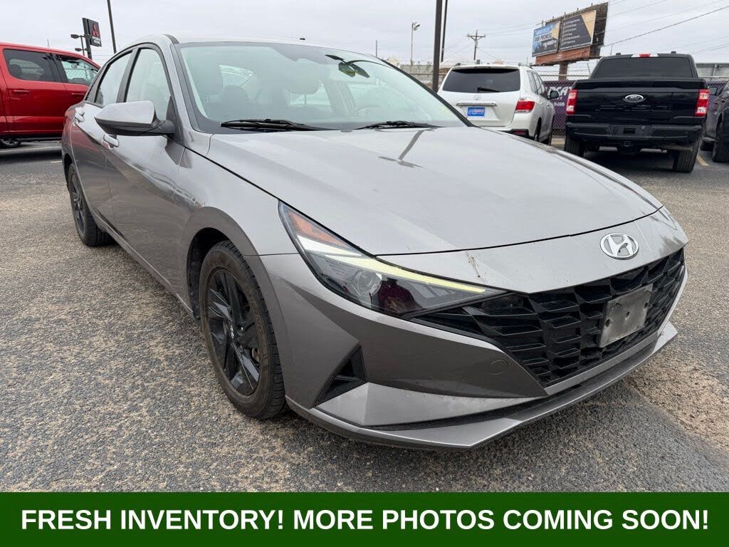 2022 Hyundai Elantra SEL FWD