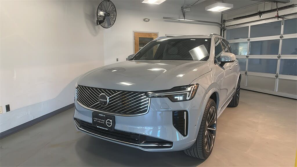 2025 Volvo XC90 B6 Plus Bright Theme 7-Passenger AWD