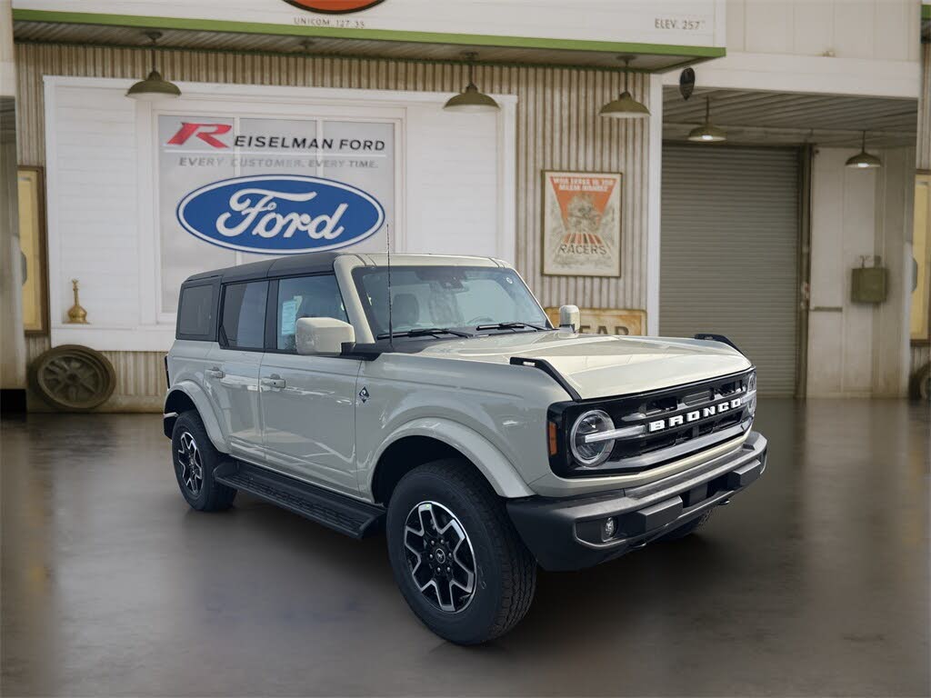 2025 Ford Bronco Outer Banks 4-Door 4WD