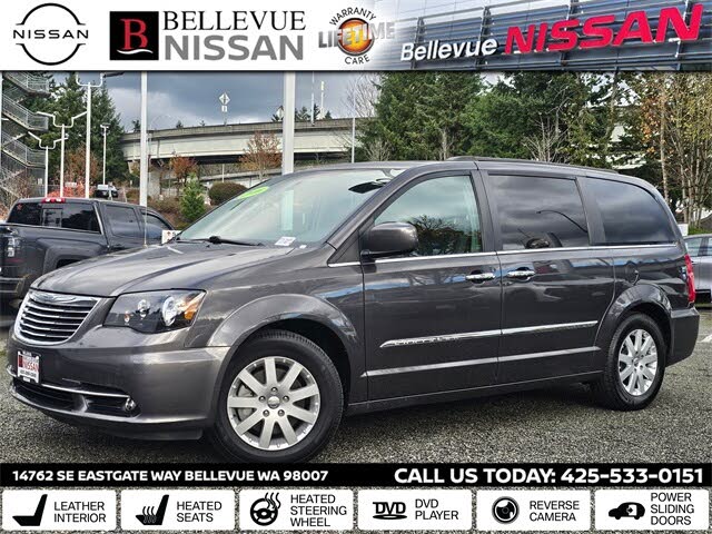 2016 Chrysler Town & Country Touring FWD