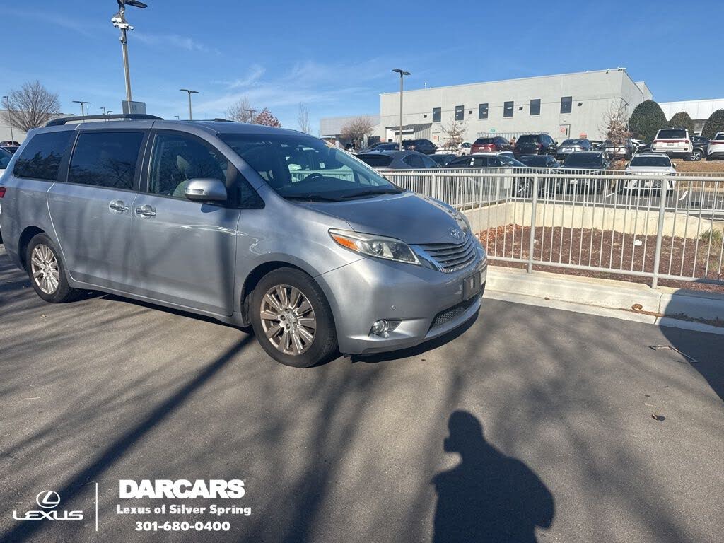 2017 Toyota Sienna Limited Premium 7-Passenger FWD
