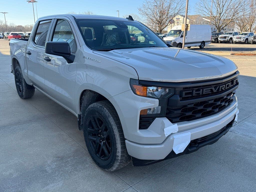 2026 Chevrolet Silverado 1500 Custom Crew Cab 4WD