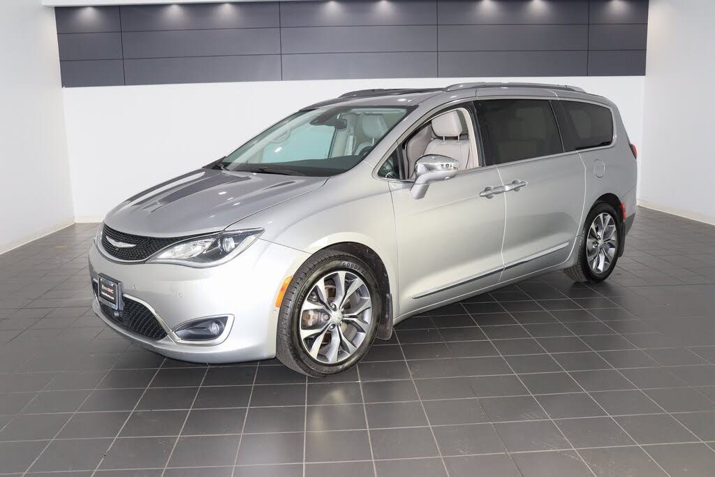 2017 Chrysler Pacifica Limited FWD