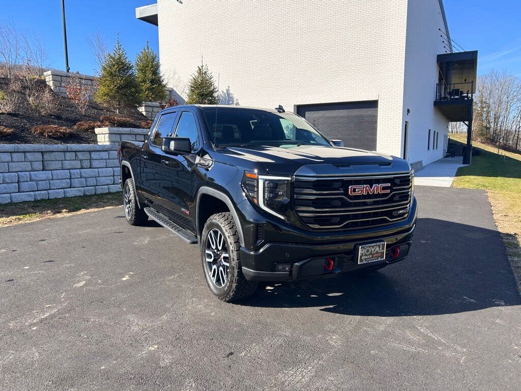 2023 GMC Sierra 1500 AT4 Crew Cab 4WD
