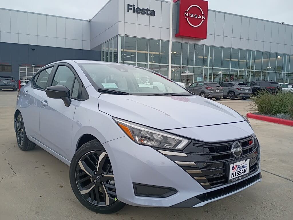 2025 Nissan Versa SR FWD