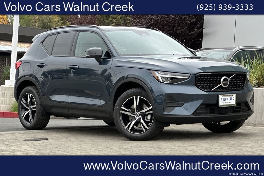 2026 Volvo XC40 B5 Core AWD