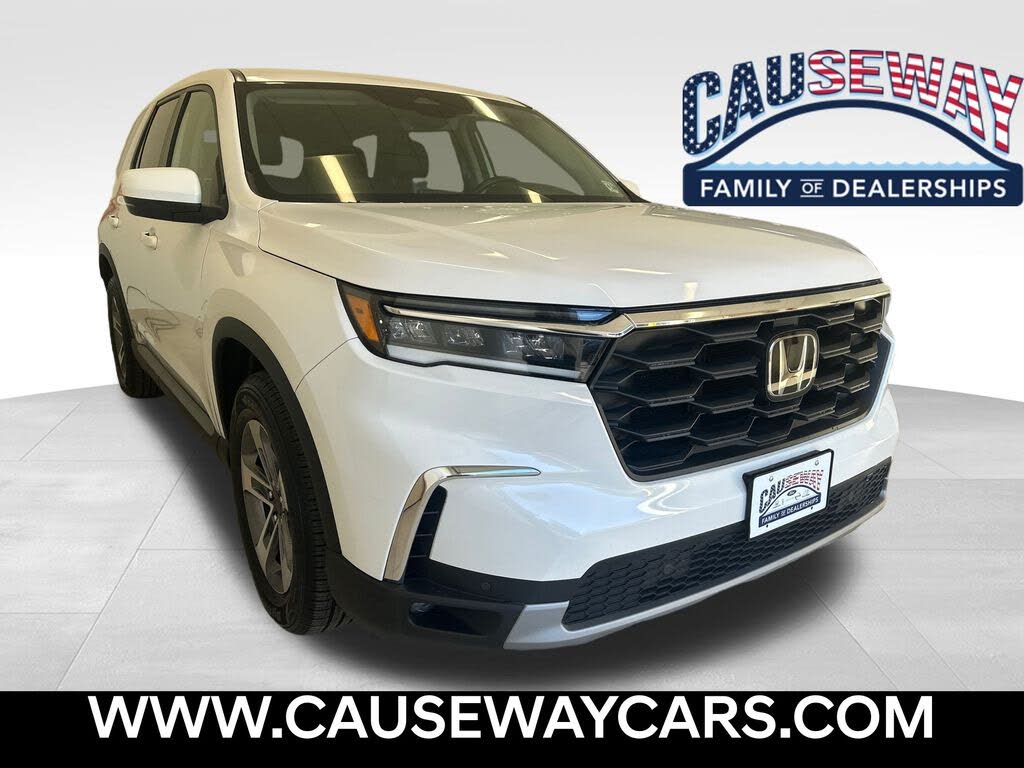 2023 Honda Pilot EX-L AWD with Captains Chairs