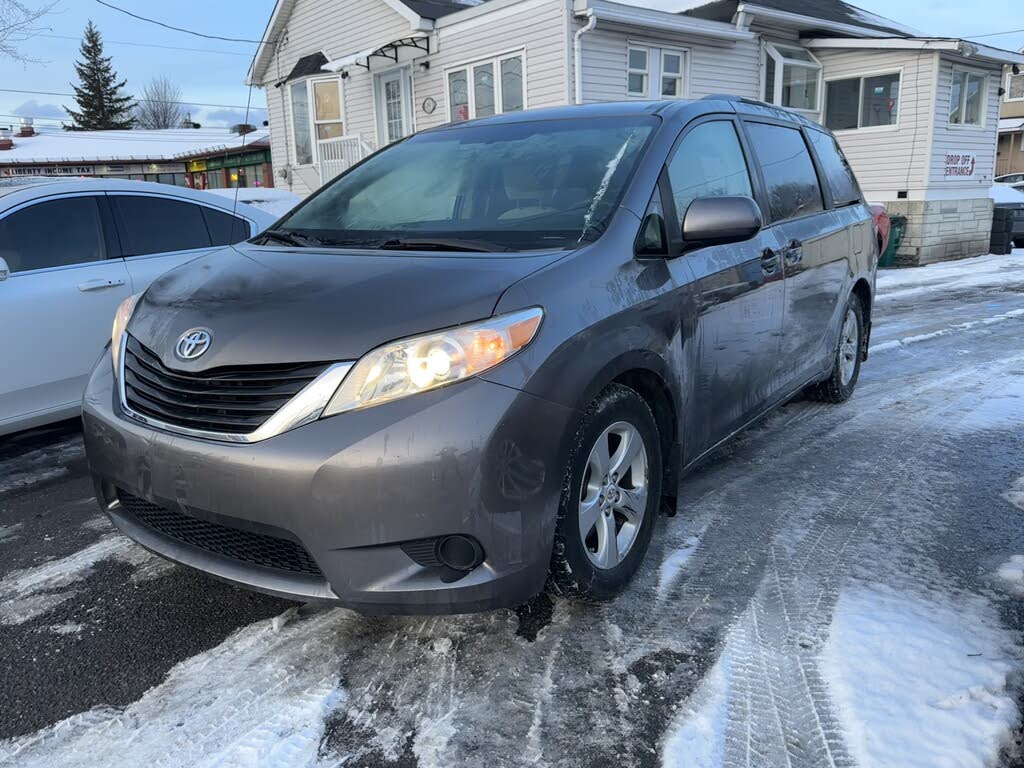 2011 Toyota Sienna LE 8-Passenger