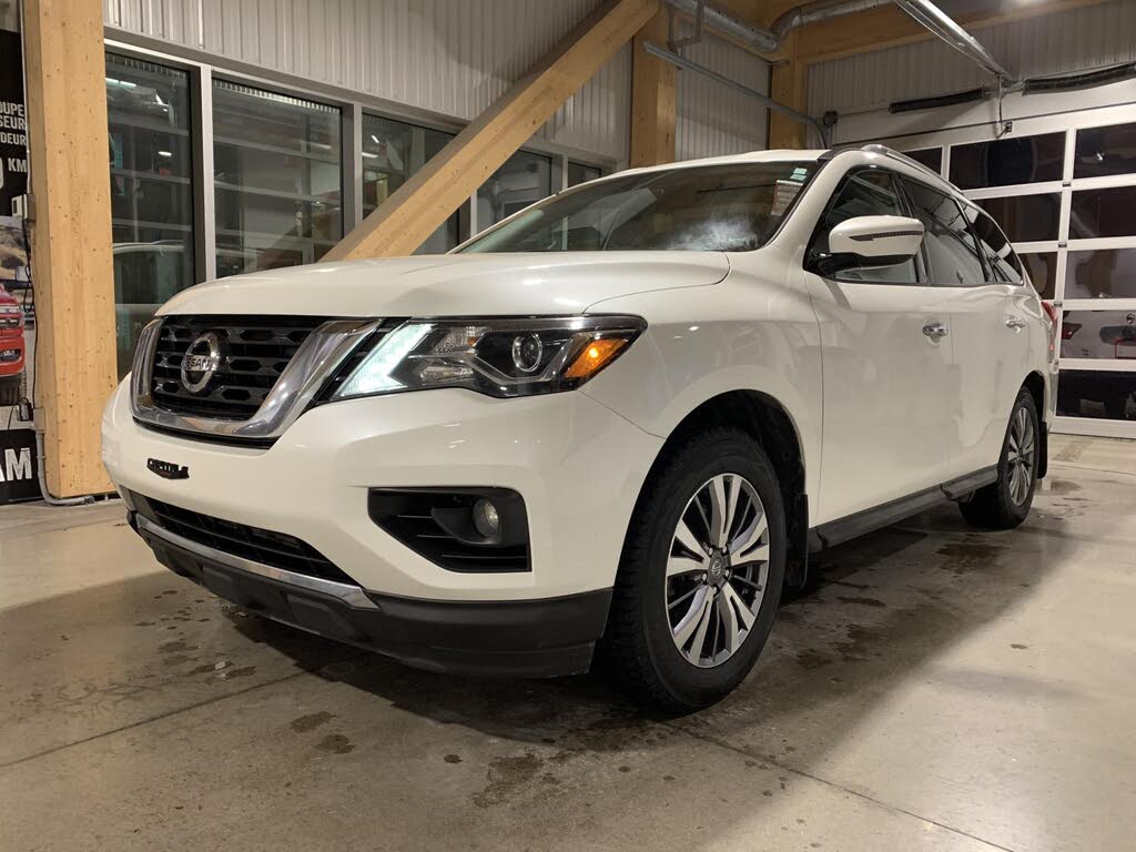 Nissan Pathfinder SV Tech 4WD 2020