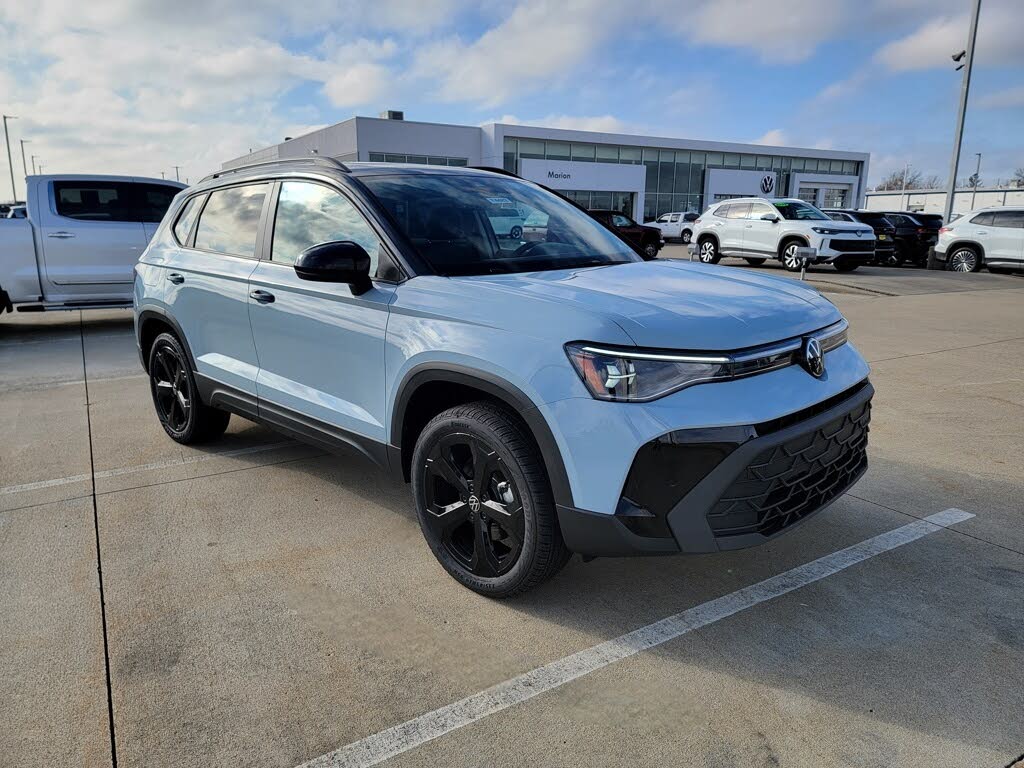 2026 Volkswagen Taos SE Black 4Motion