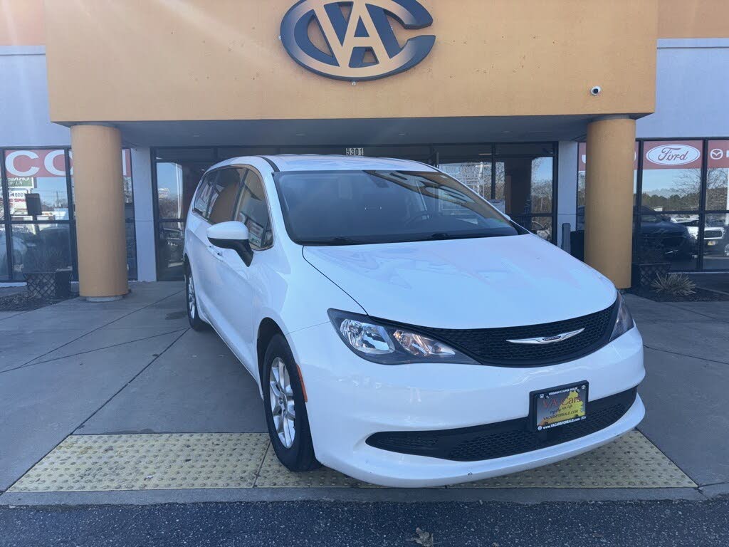 2021 Chrysler Voyager LX FWD