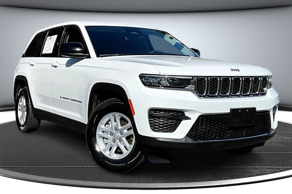 2023 Jeep Grand Cherokee Laredo 4WD