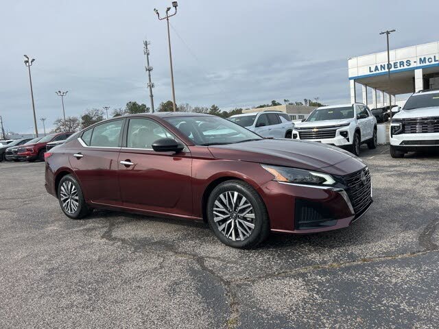 2024 Nissan Altima 2.5 SV FWD