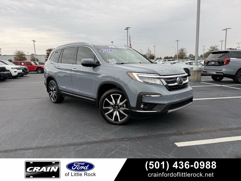 2022 Honda Pilot Touring FWD with Rear Captain's Chairs