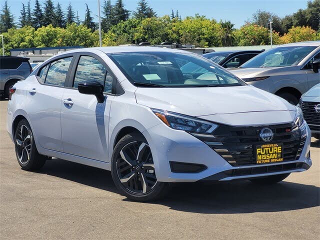 2025 Nissan Versa SR FWD