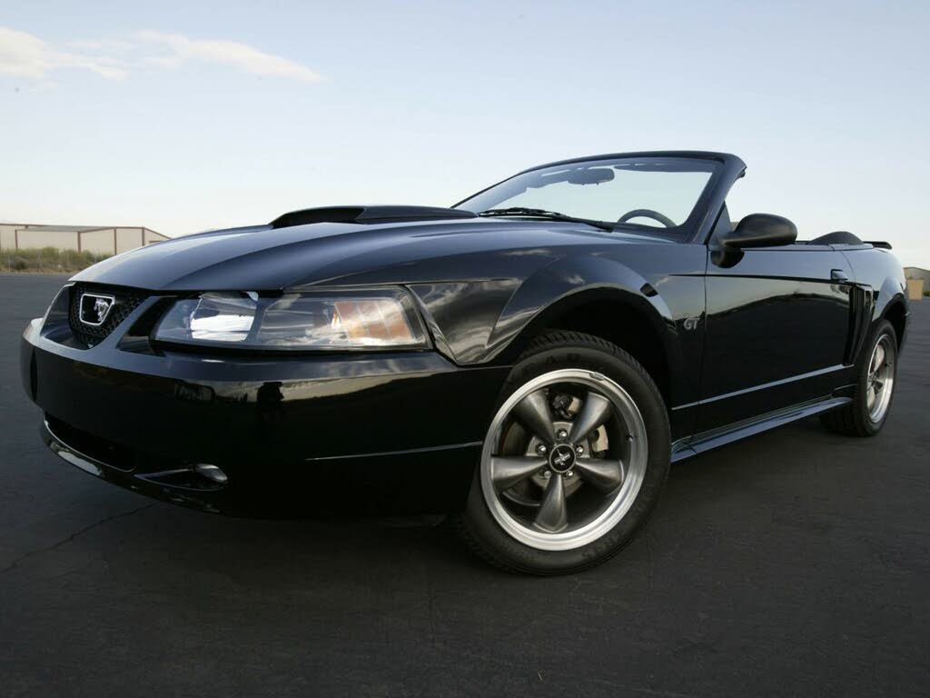 2004 Ford Mustang Deluxe Convertible RWD