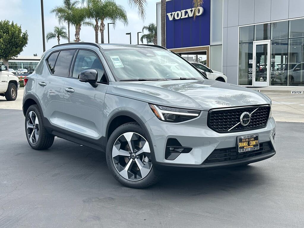 2026 Volvo XC40 B5 Plus AWD