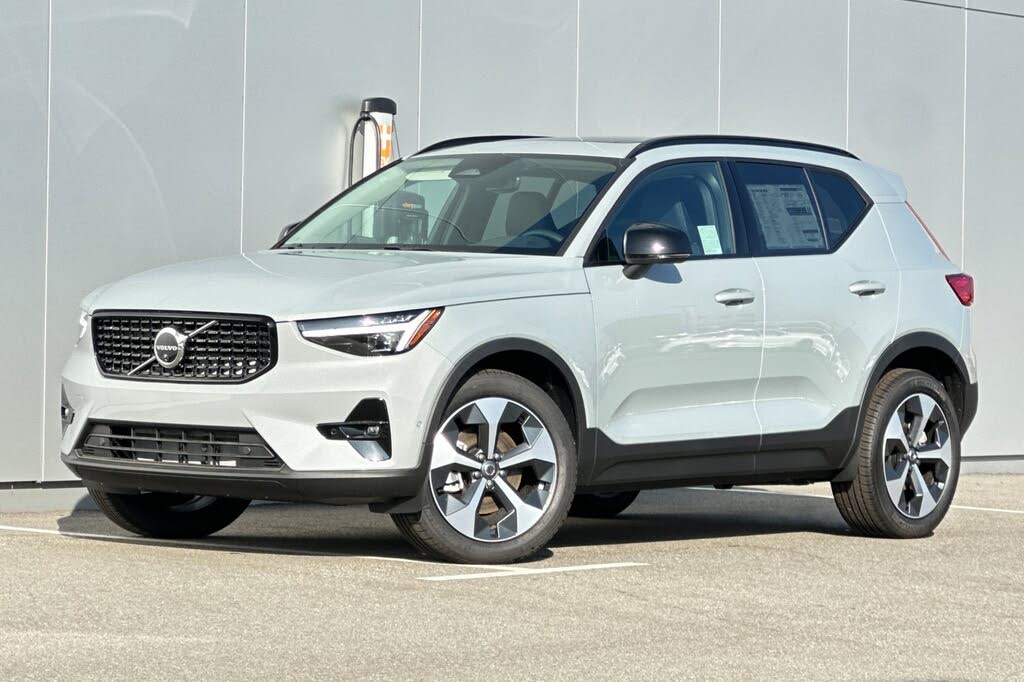 2026 Volvo XC40 B5 Plus AWD