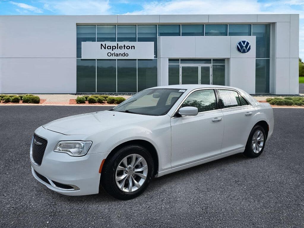 2023 Chrysler 300 Touring RWD