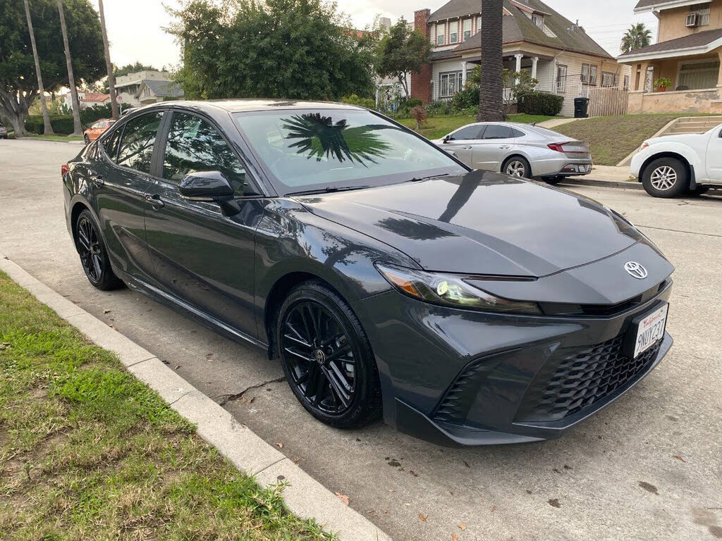 2025 Toyota Camry SE FWD