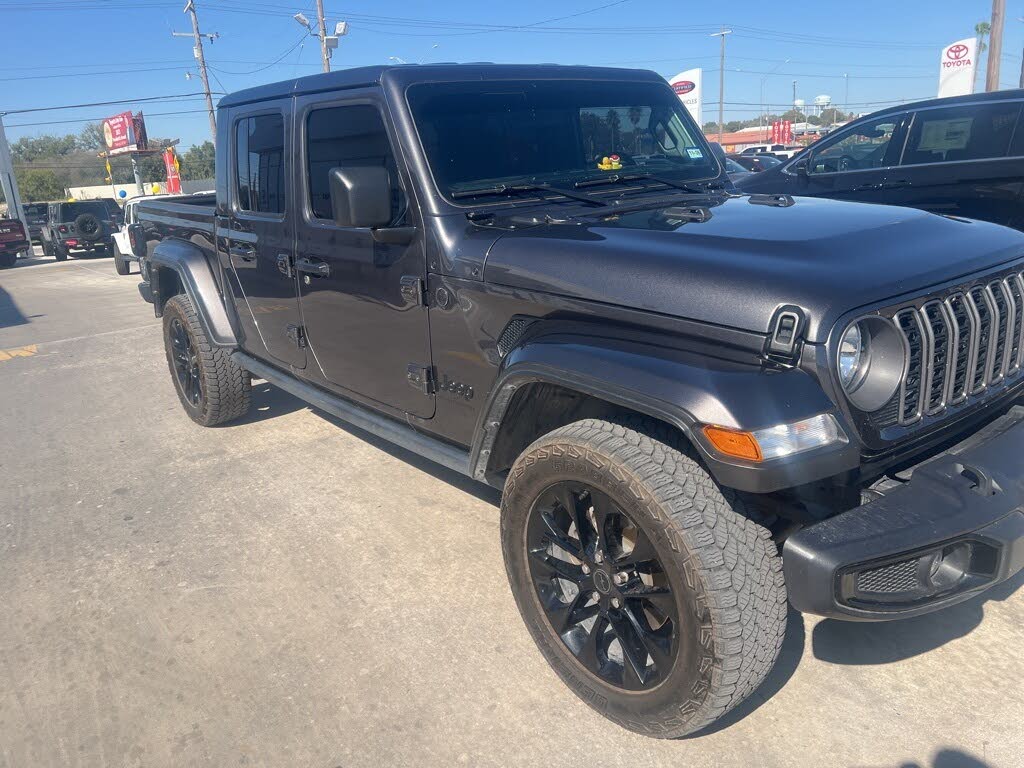 2025 Jeep Gladiator NightHawk Crew Cab 4WD