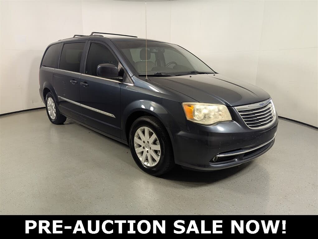 2014 Chrysler Town & Country Touring FWD