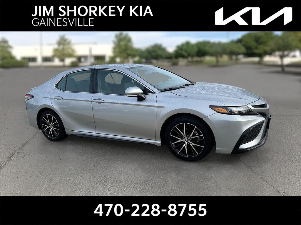 2024 Toyota Camry SE FWD