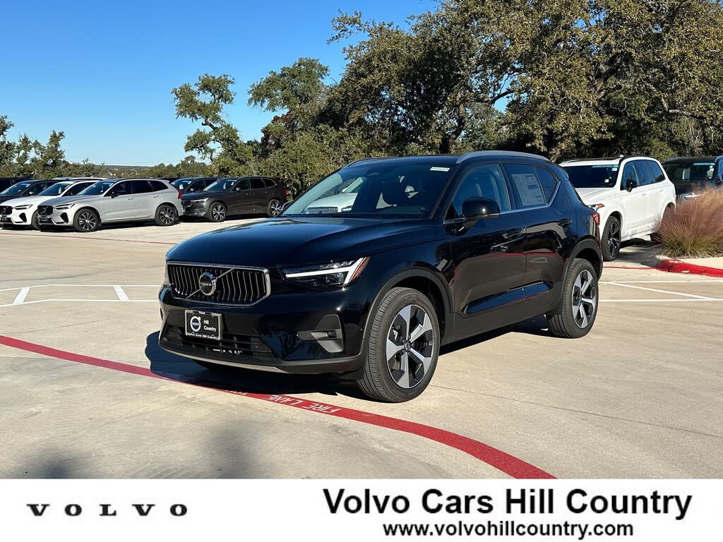 2025 Volvo XC40 B5 Plus Bright Theme AWD