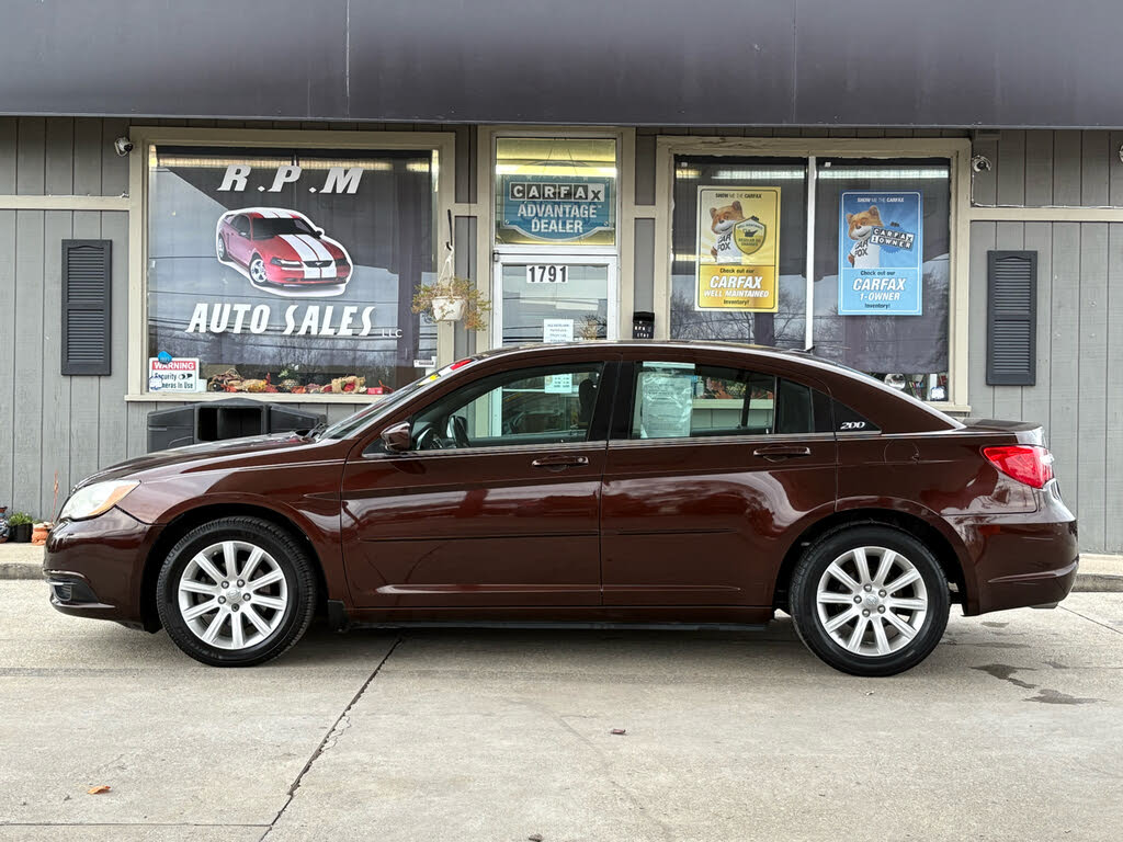2013 Chrysler 200 Touring Sedan FWD