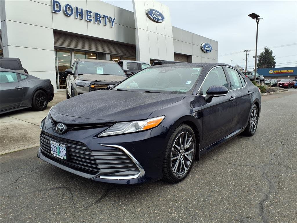 2022 Toyota Camry XLE V6 FWD