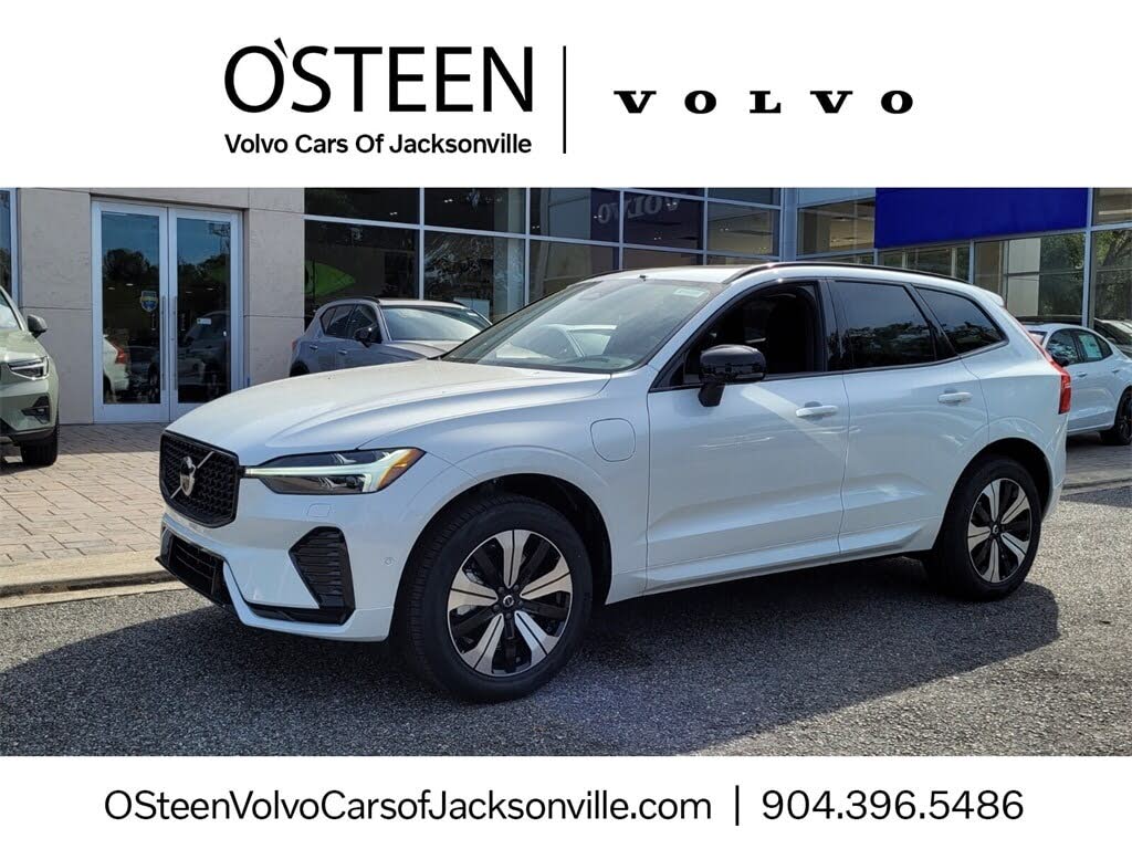 2024 Volvo XC60 Recharge T8 Plus Dark Theme eAWD