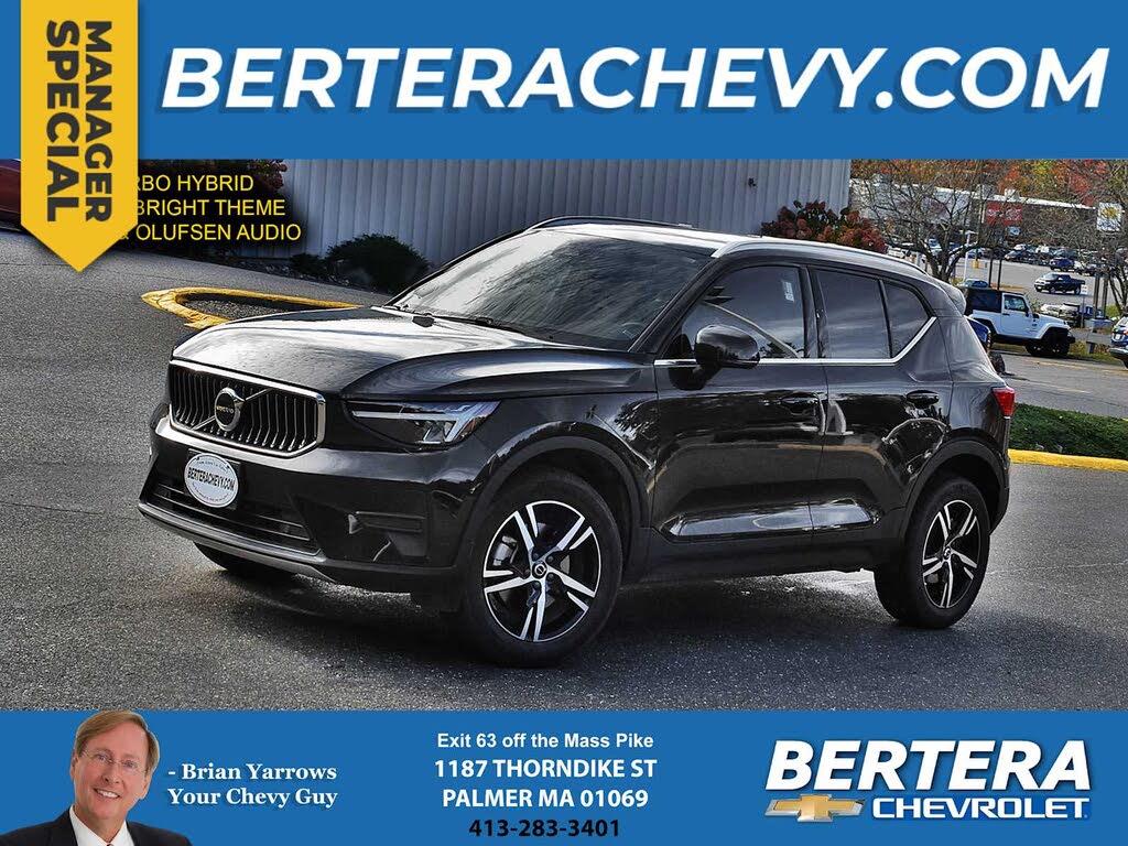 2025 Volvo XC40 B5 Core Bright Theme AWD