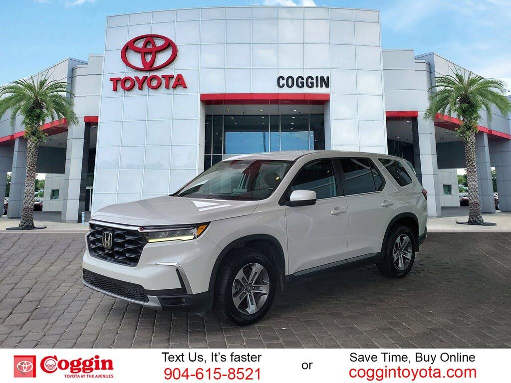 2023 Honda Pilot EX-L AWD with Captains Chairs