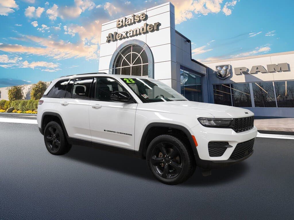 2023 Jeep Grand Cherokee Altitude 4WD