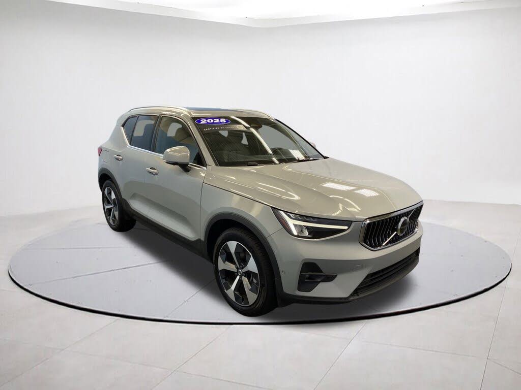 2025 Volvo XC40 B5 Plus Bright Theme AWD