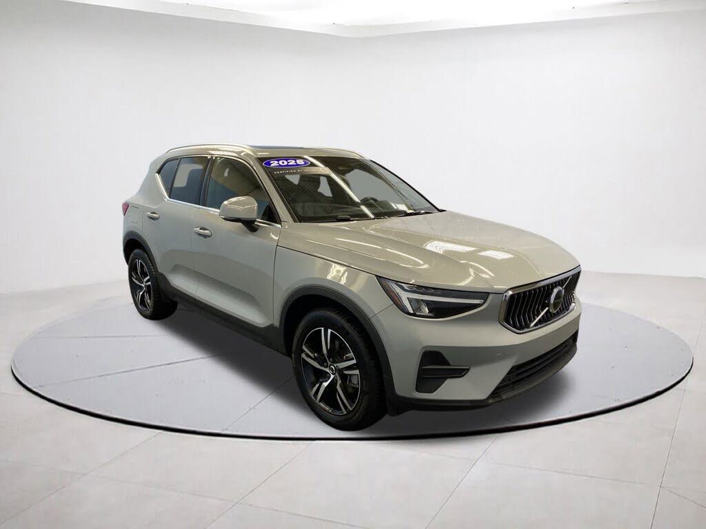 2025 Volvo XC40 B5 Core Bright Theme AWD