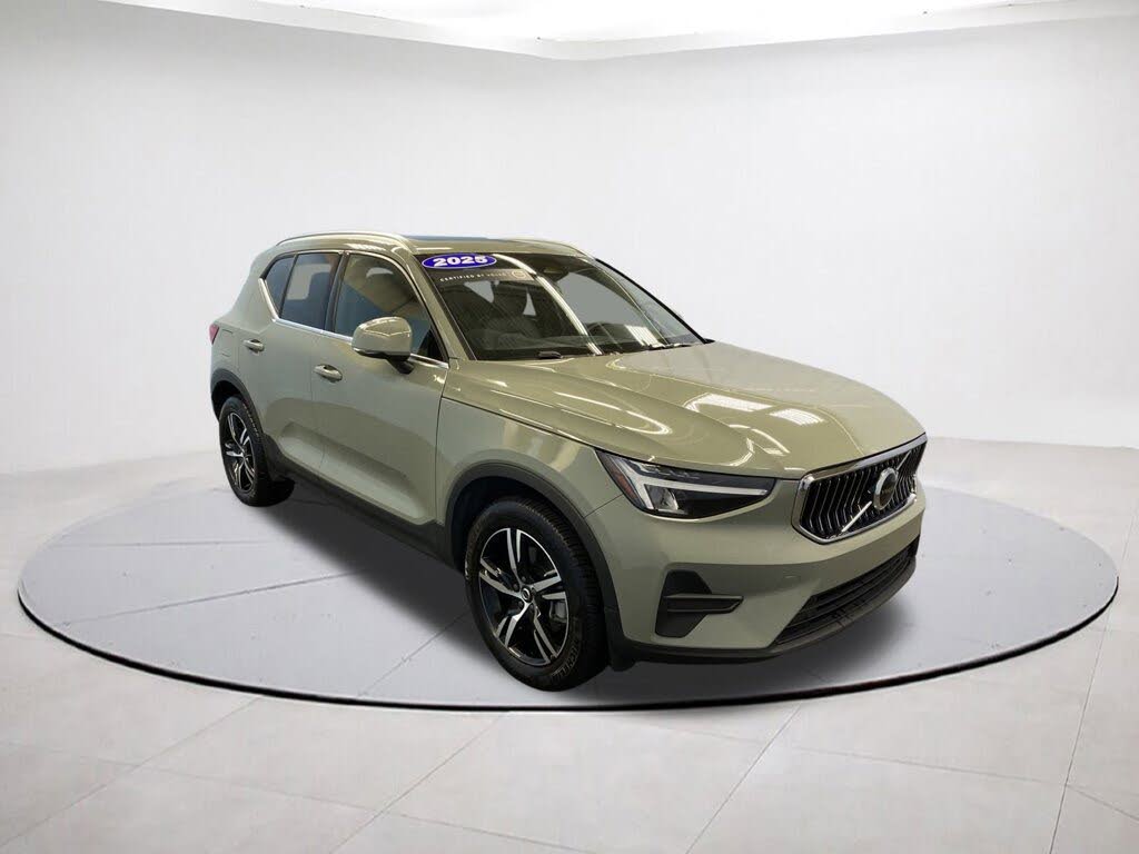 2025 Volvo XC40 B5 Core Bright Theme AWD