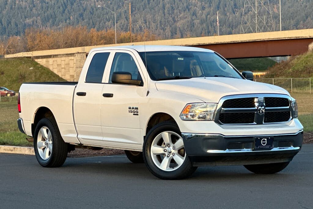 2024 RAM 1500 Classic SLT Quad Cab 4WD